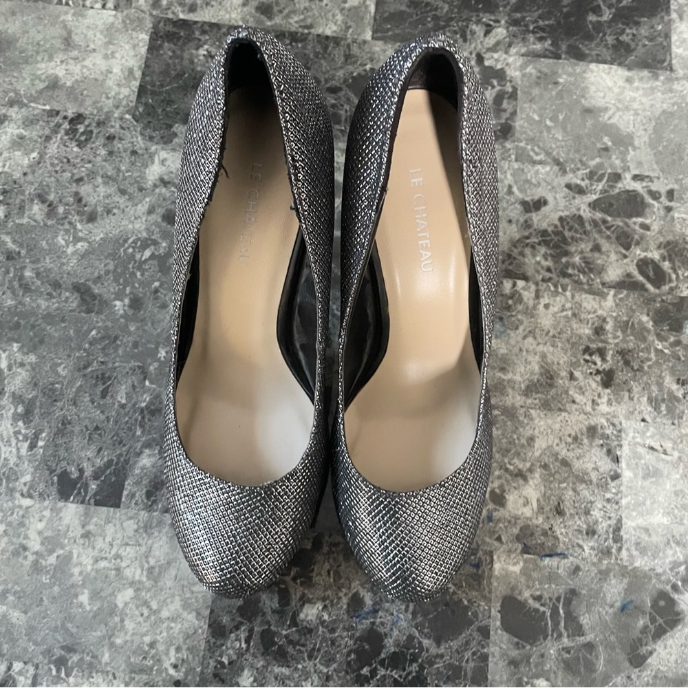 Le Chateau Elegant Silver Women's Heels - Picture 2 of 8